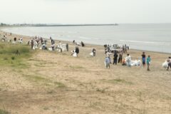 みえの海やに！～他業種と交流しながら海岸清掃～